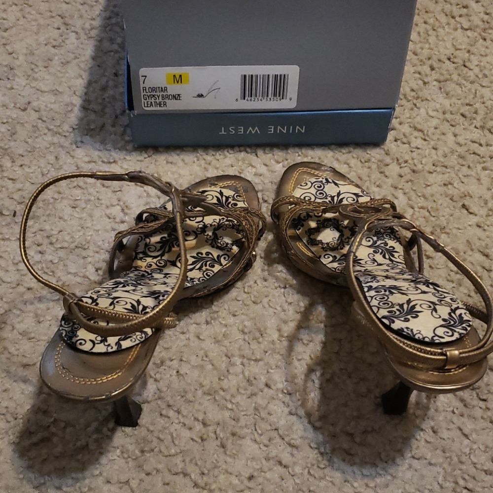 Gold Nine West heels - Picture 3 of 4